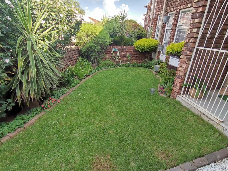 2 Bedroom Property for Sale in Flora Gardens Gauteng