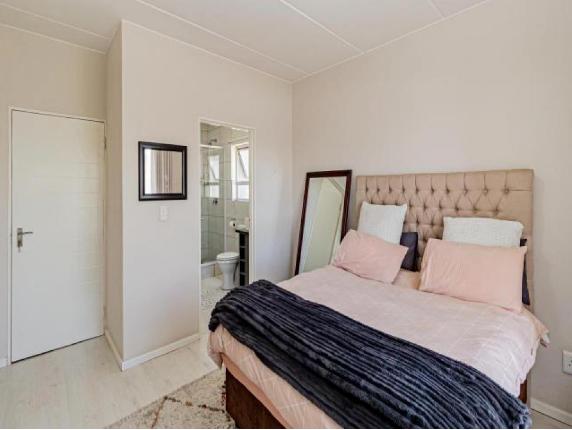 2 Bedroom Property for Sale in North Riding Gauteng