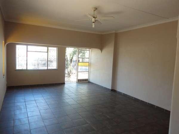 To Let 3 Bedroom Property for Rent in Mountain View Gauteng