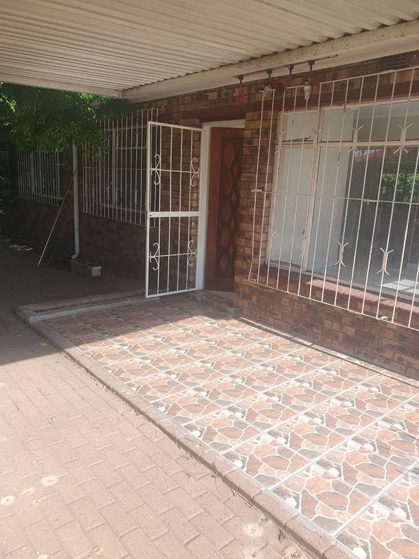 To Let 4 Bedroom Property for Rent in Wychwood Gauteng