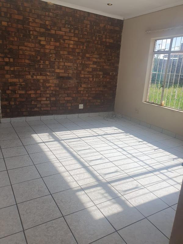 To Let 4 Bedroom Property for Rent in Wychwood Gauteng