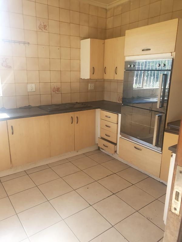 To Let 4 Bedroom Property for Rent in Wychwood Gauteng