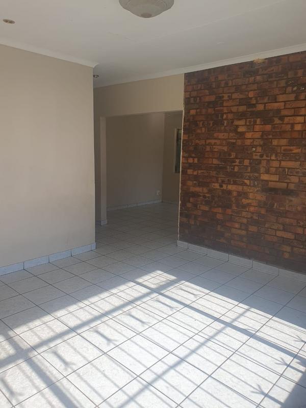 To Let 4 Bedroom Property for Rent in Wychwood Gauteng