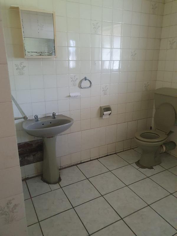 To Let 4 Bedroom Property for Rent in Wychwood Gauteng