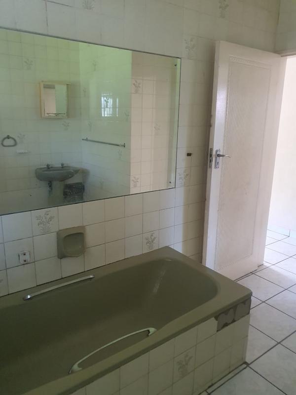 To Let 4 Bedroom Property for Rent in Wychwood Gauteng