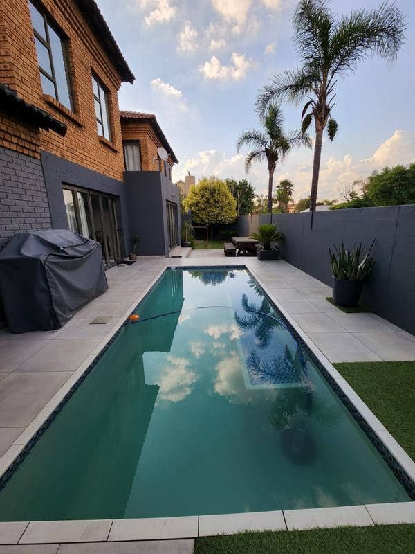 To Let 4 Bedroom Property for Rent in Sonneveld Gauteng