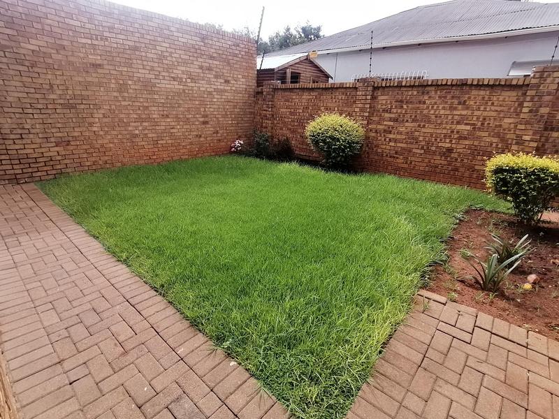 To Let 2 Bedroom Property for Rent in Kenleaf Gauteng