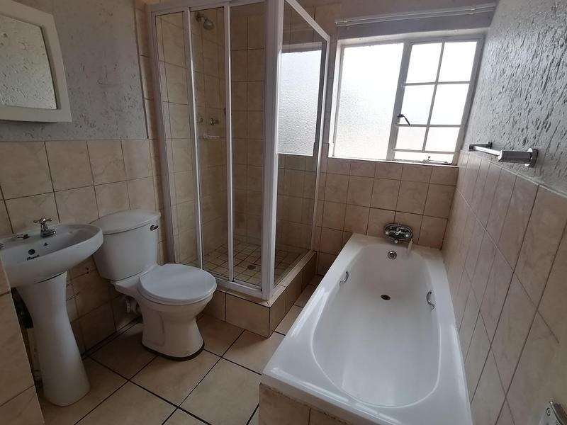 To Let 2 Bedroom Property for Rent in Kenleaf Gauteng