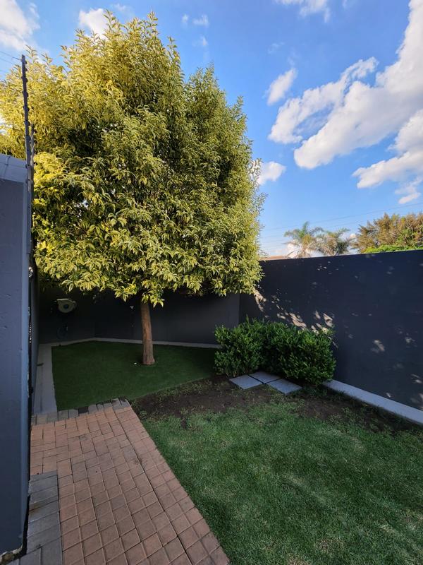 4 Bedroom Property for Sale in Sonneveld Gauteng