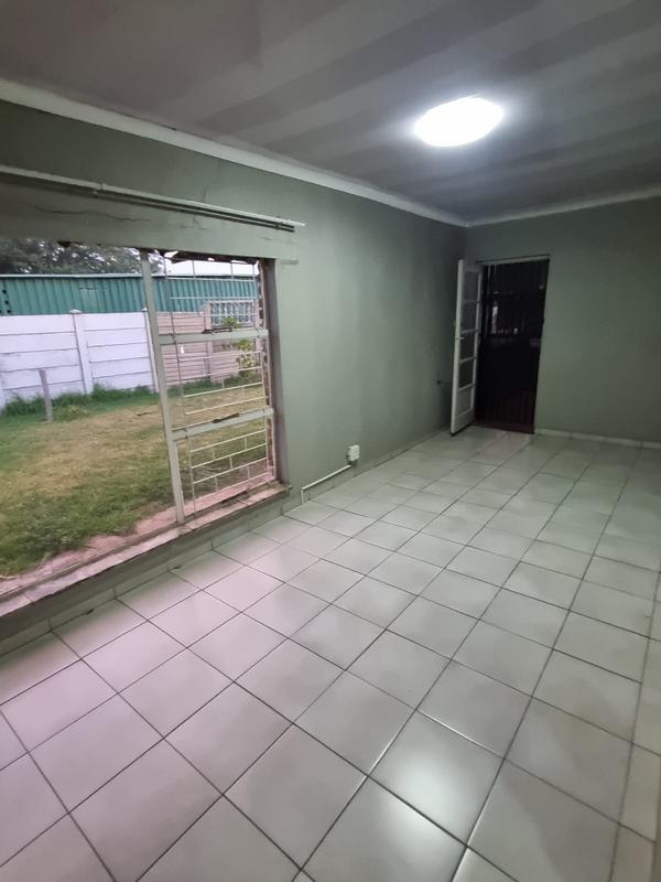 To Let 3 Bedroom Property for Rent in Roodia Gauteng