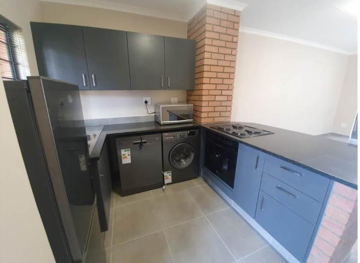 To Let 2 Bedroom Property for Rent in Vorna Valley Gauteng