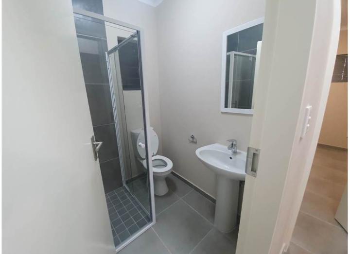 To Let 2 Bedroom Property for Rent in Vorna Valley Gauteng