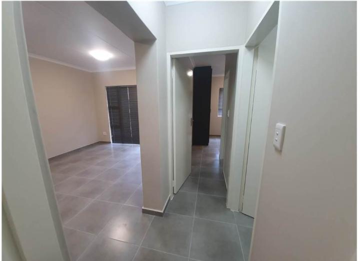 To Let 2 Bedroom Property for Rent in Vorna Valley Gauteng