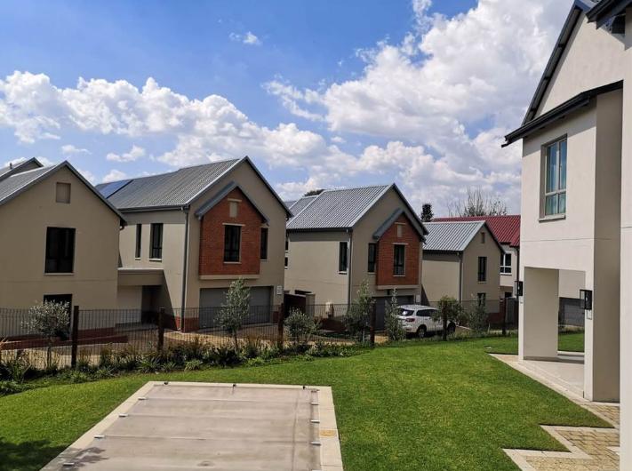 To Let 5 Bedroom Property for Rent in Waterfall Gauteng