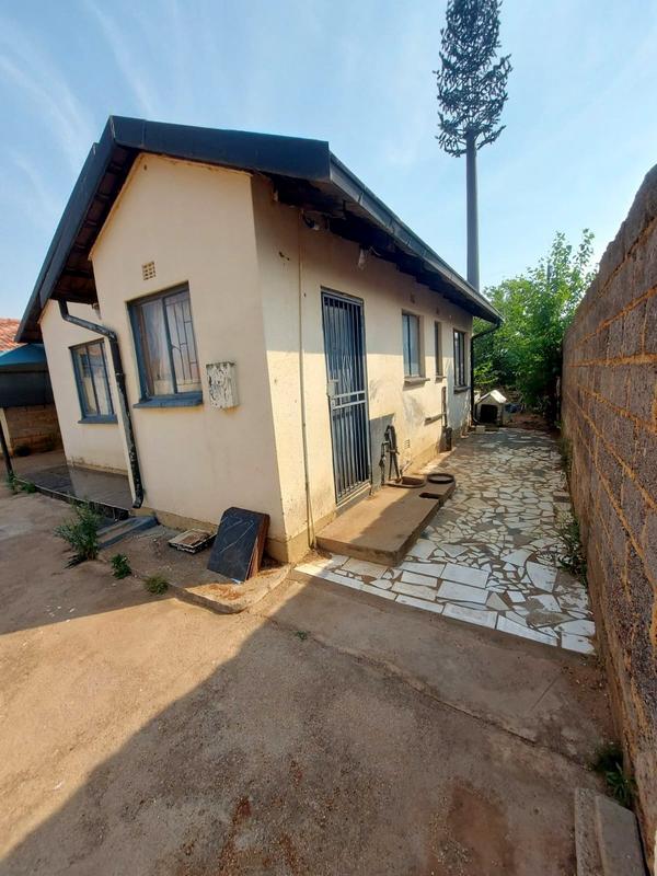 2 Bedroom Property for Sale in Protea Glen Gauteng