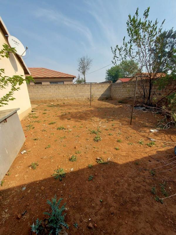 2 Bedroom Property for Sale in Protea Glen Gauteng