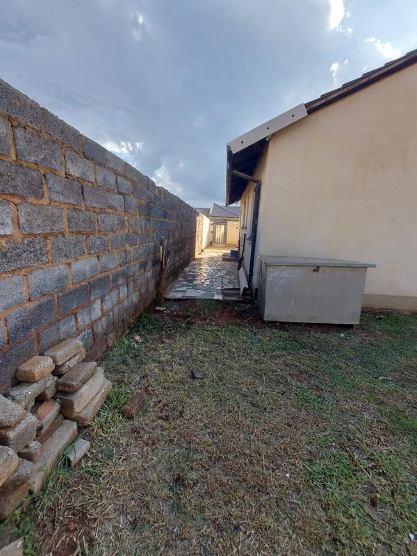 2 Bedroom Property for Sale in Protea Glen Gauteng