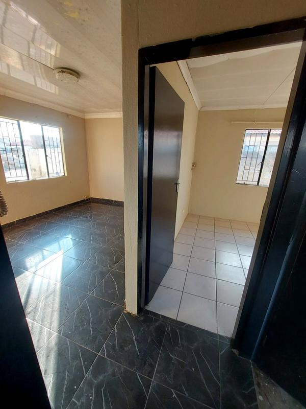 2 Bedroom Property for Sale in Protea Glen Gauteng