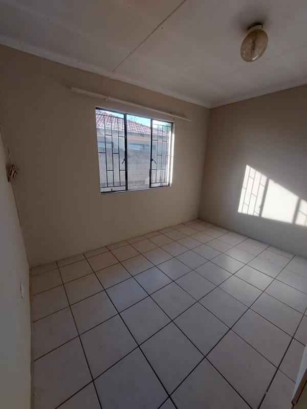 2 Bedroom Property for Sale in Protea Glen Gauteng