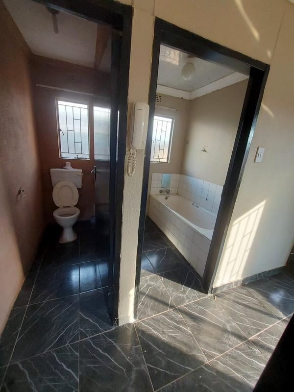 2 Bedroom Property for Sale in Protea Glen Gauteng