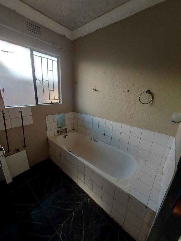 2 Bedroom Property for Sale in Protea Glen Gauteng