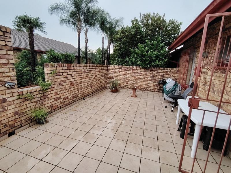 To Let 2 Bedroom Property for Rent in Zwartkop Gauteng