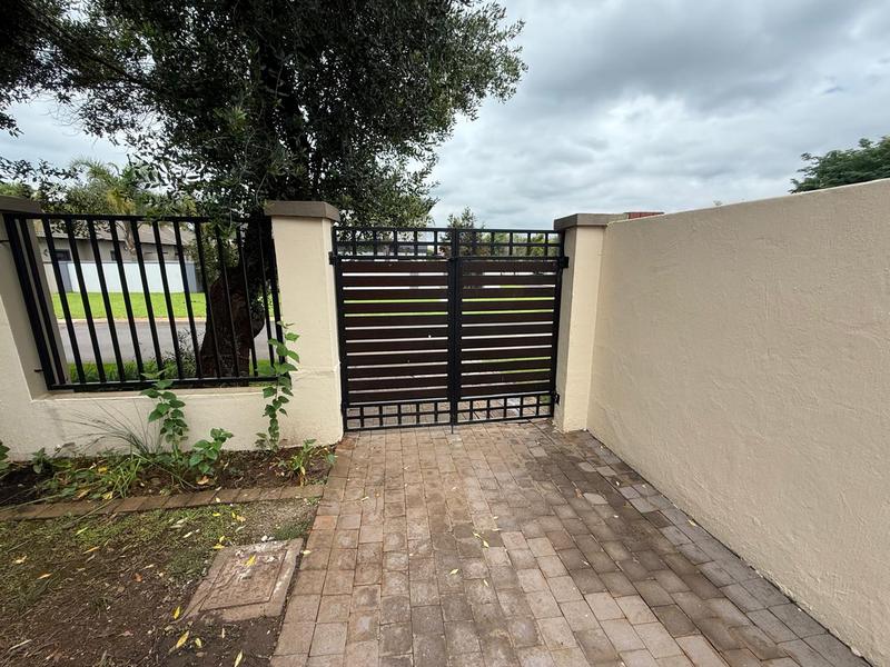 To Let 4 Bedroom Property for Rent in Midfield Estate Gauteng