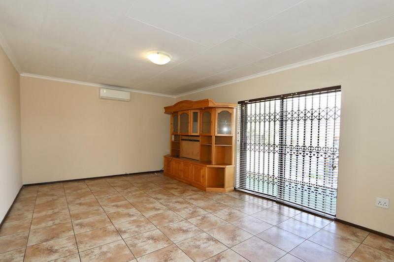 To Let 4 Bedroom Property for Rent in Broadacres Gauteng