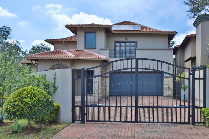 To Let 4 Bedroom Property for Rent in Broadacres Gauteng