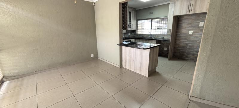 3 Bedroom Property for Sale in Helderkruin Gauteng