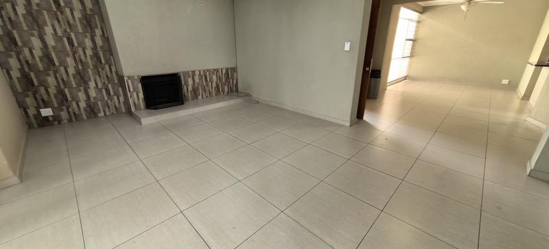 3 Bedroom Property for Sale in Helderkruin Gauteng