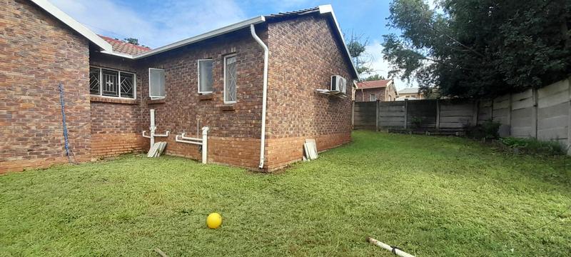 To Let 3 Bedroom Property for Rent in Heuweloord Gauteng