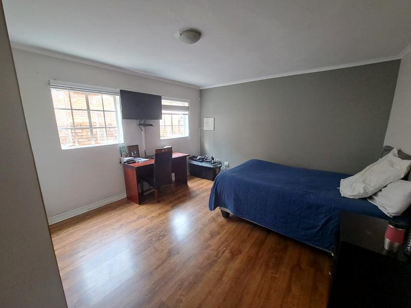 To Let 5 Bedroom Property for Rent in Amberfield Gauteng