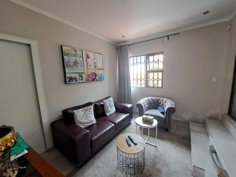 To Let 5 Bedroom Property for Rent in Amberfield Gauteng