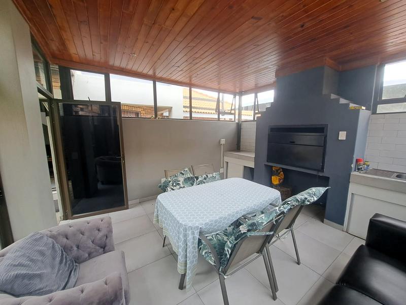 To Let 5 Bedroom Property for Rent in Amberfield Gauteng