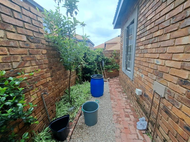 To Let 5 Bedroom Property for Rent in Amberfield Gauteng