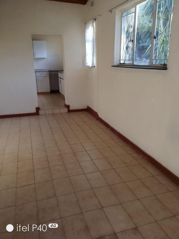 To Let 2 Bedroom Property for Rent in Mondeor Gauteng