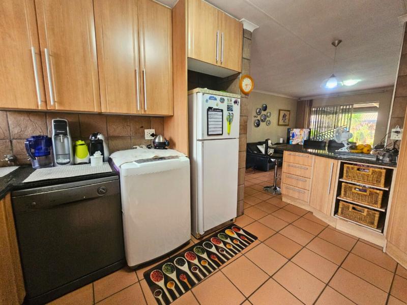 3 Bedroom Property for Sale in Glen Marais Gauteng