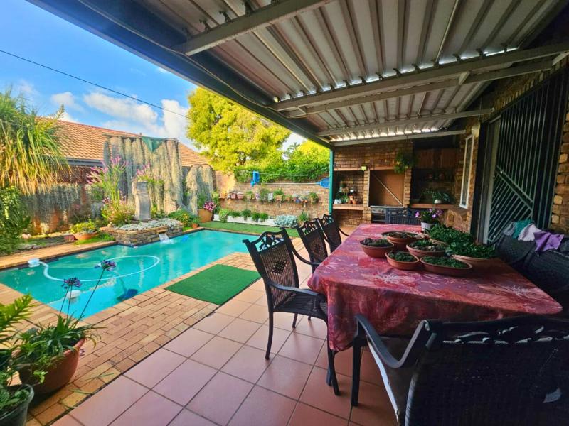 3 Bedroom Property for Sale in Glen Marais Gauteng