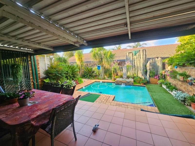 3 Bedroom Property for Sale in Glen Marais Gauteng