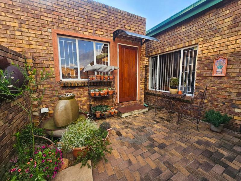 3 Bedroom Property for Sale in Glen Marais Gauteng