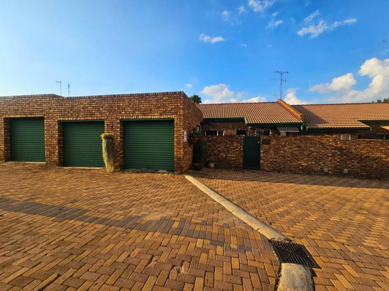 3 Bedroom Property for Sale in Glen Marais Gauteng