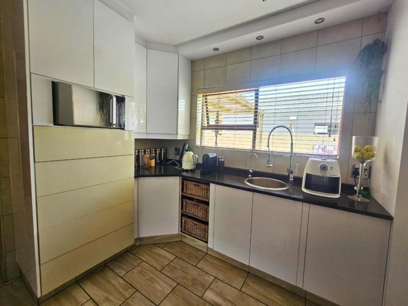 3 Bedroom Property for Sale in Glen Erasmia Gauteng