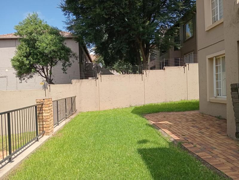 2 Bedroom Property for Sale in Wilgeheuwel Gauteng