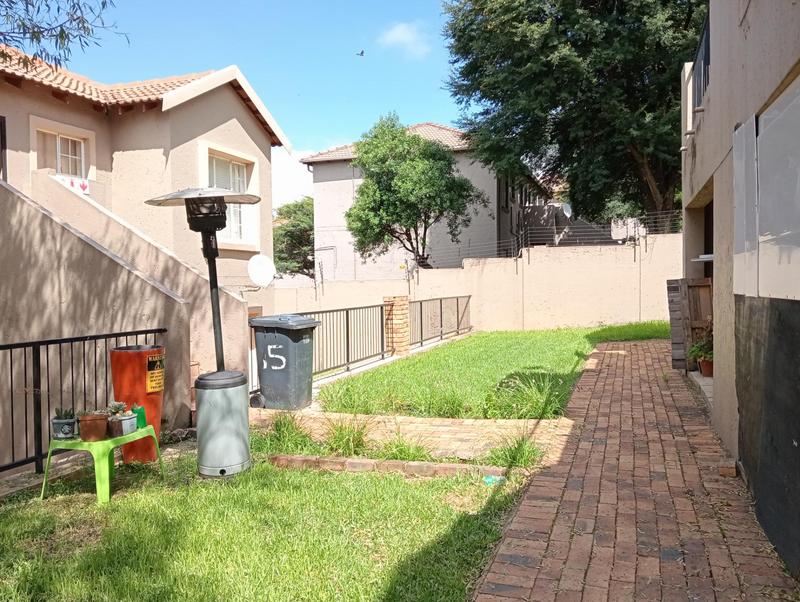 2 Bedroom Property for Sale in Wilgeheuwel Gauteng