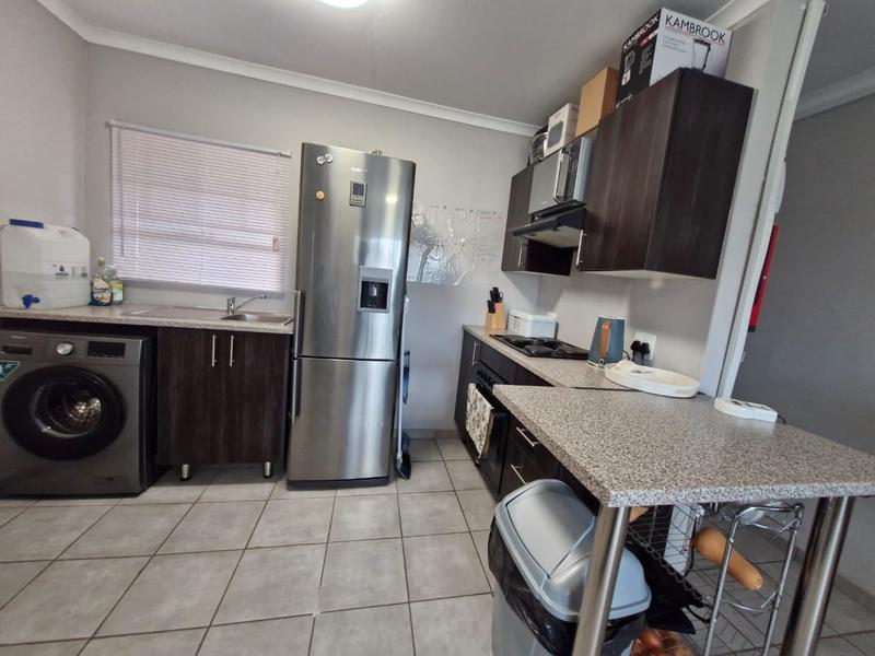 To Let 1 Bedroom Property for Rent in Crystal Park Gauteng