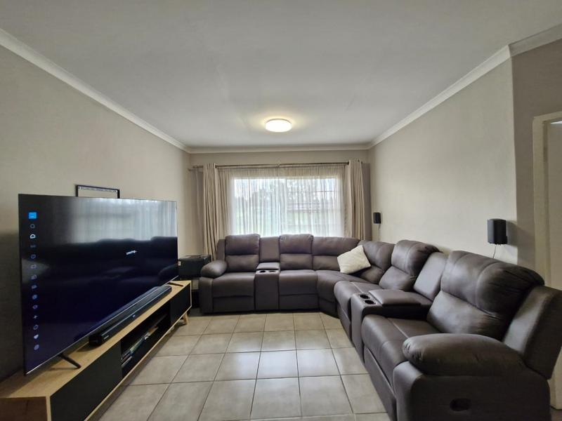 To Let 1 Bedroom Property for Rent in Crystal Park Gauteng