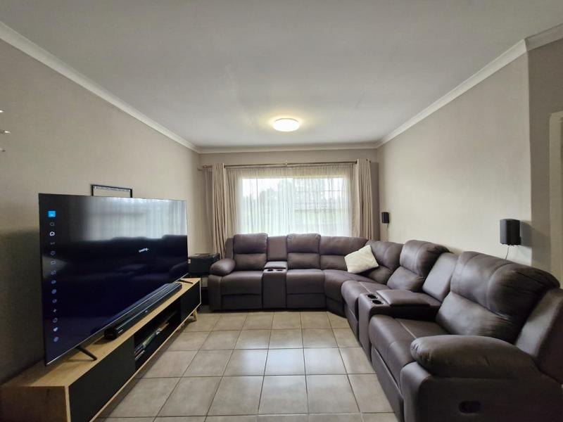 To Let 1 Bedroom Property for Rent in Crystal Park Gauteng