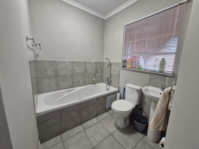 To Let 1 Bedroom Property for Rent in Crystal Park Gauteng