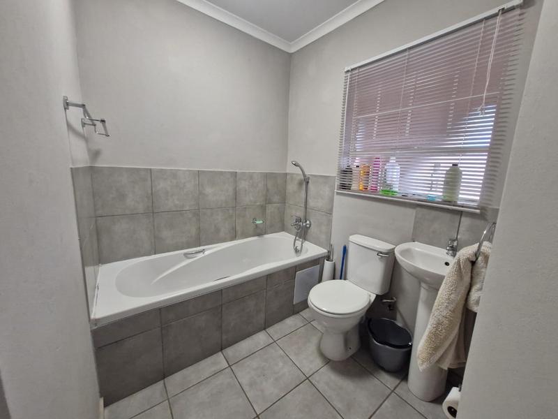 To Let 1 Bedroom Property for Rent in Crystal Park Gauteng